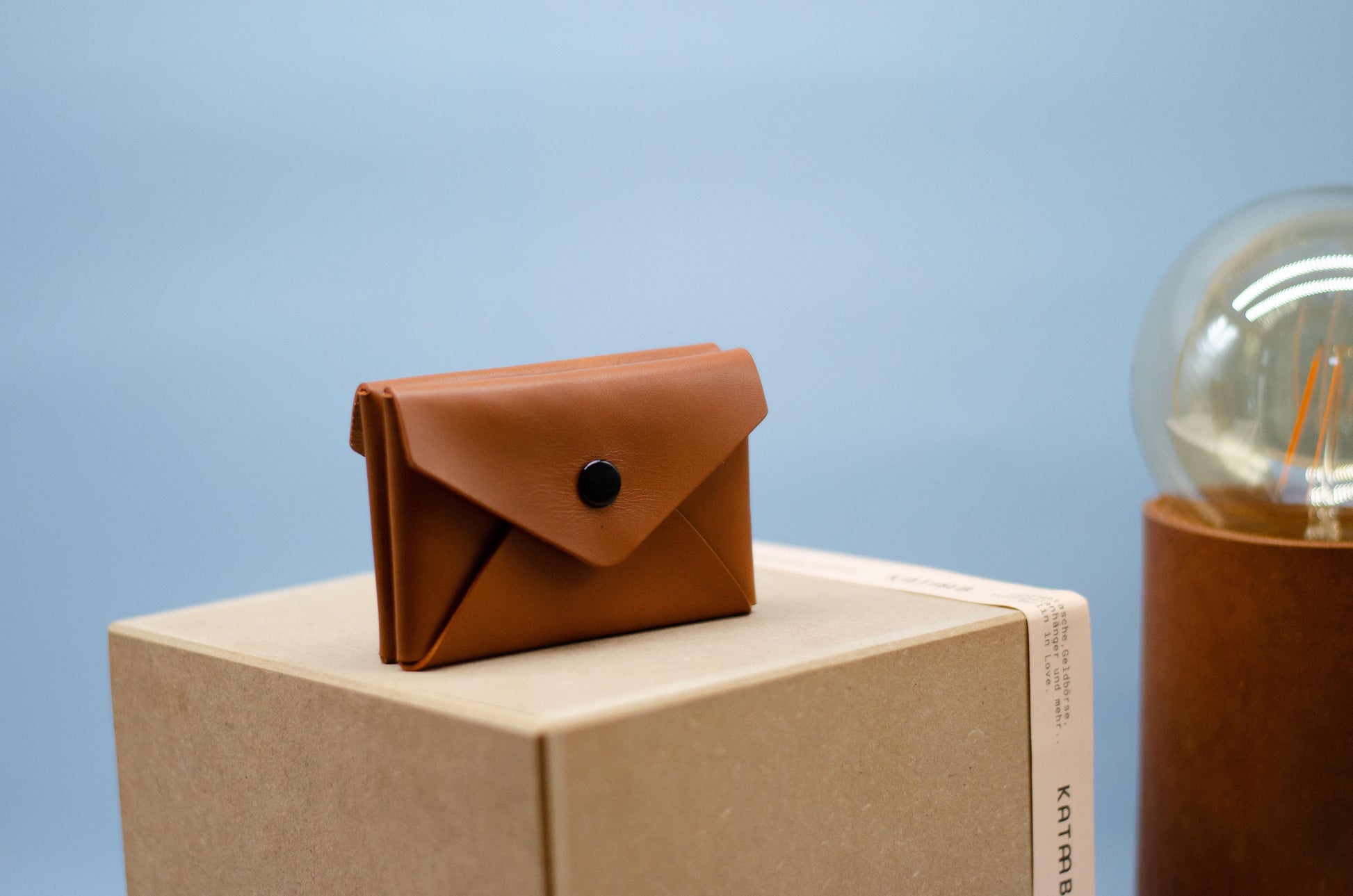 Kleines Portemonnaie für Damen mit doppelter Vordertasche (Double face). Größe cir. 11x7x3cm. Minimalistischer Leder Geldbeutel (Unisex). - KATAAB