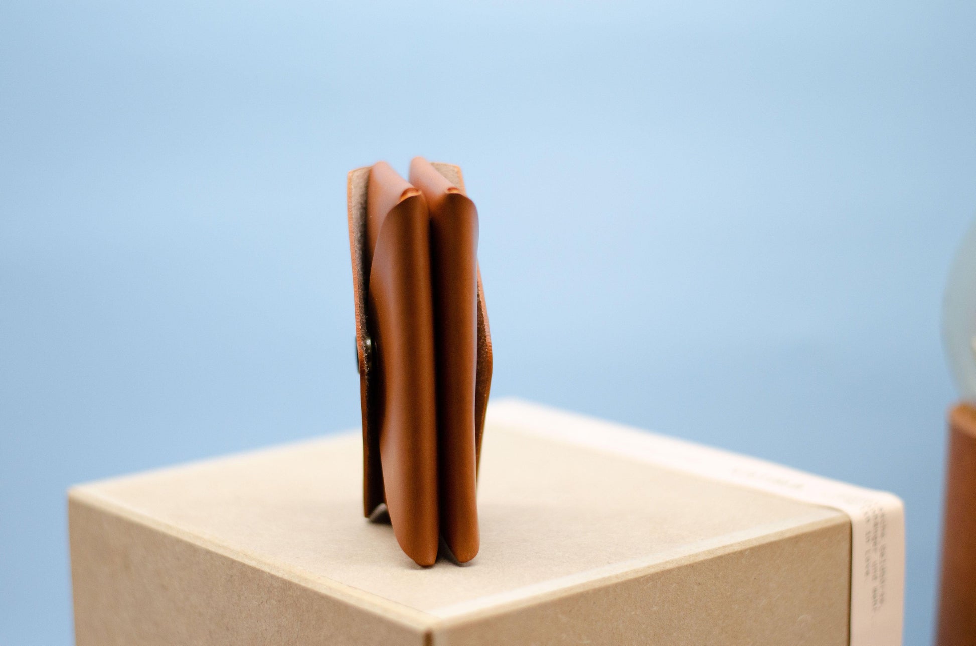 Kleines Portemonnaie für Damen mit doppelter Vordertasche (Double face). Größe cir. 11x7x3cm. Minimalistischer Leder Geldbeutel (Unisex). - KATAAB