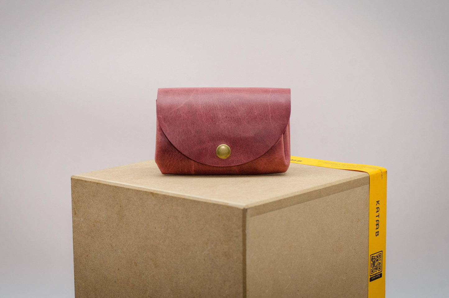 Minimalistisches Portemonnaie für Frauen cir. 11,5x8x3,5cm. Kleine Geldbeutel für Damen. Geschenke für Sie. Schlanke Brieftasche für Damen. Altrosa - KATAAB