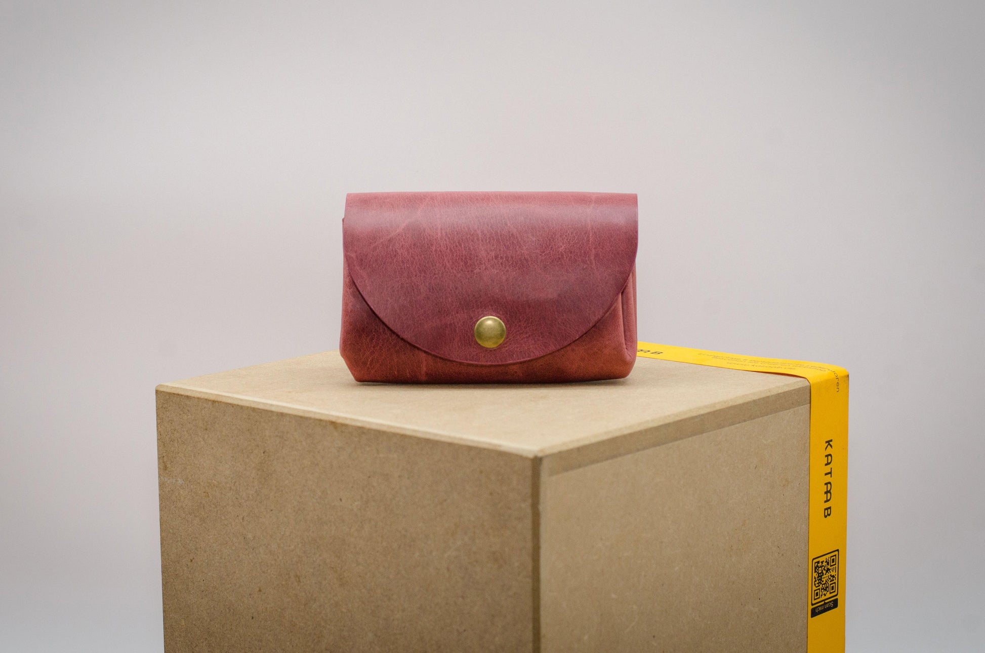 Minimalistisches Portemonnaie für Frauen cir. 11,5x8x3,5cm. Kleine Geldbeutel für Damen. Geschenke für Sie. Schlanke Brieftasche für Damen. Altrosa - KATAAB
