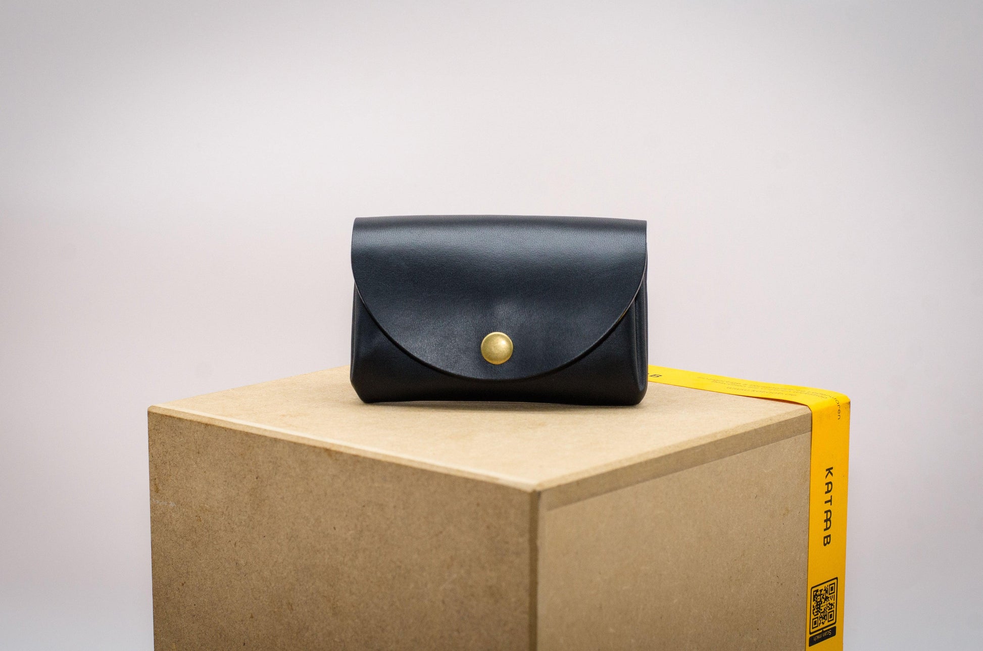 Minimalistisches Portemonnaie für Frauen. Geschenke für Frauen. Kleine Geldbeutel für Damen. Portemonnaie für Damen.Größe cir. 11,5x8x3,5cm. - KATAAB