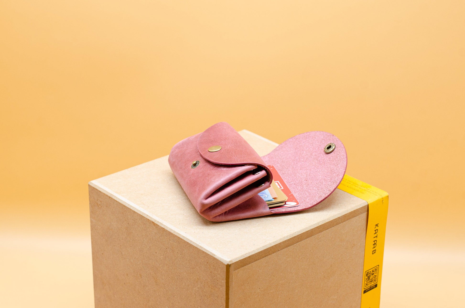 Minimalistisches Portemonnaie für Frauen cir. 11,5x8x3,5cm. Kleine Geldbeutel für Damen. Geschenke für Sie. Schlanke Brieftasche für Damen. Altrosa - KATAAB