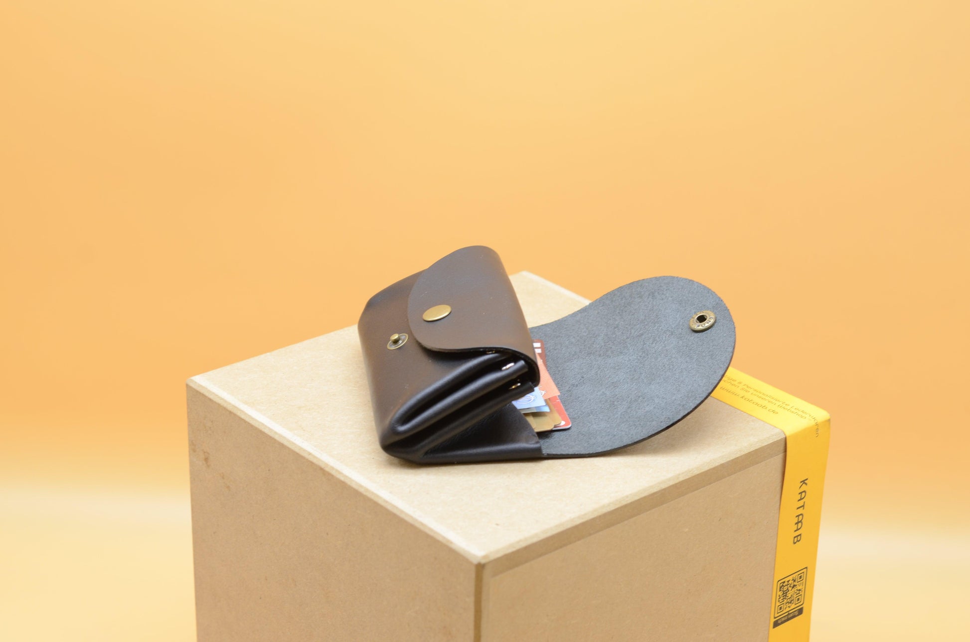Minimalistisches Portemonnaie für Frauen. Geschenke für Frauen. Kleine Geldbeutel für Damen. Portemonnaie für Damen.Größe cir. 11,5x8x3,5cm. - KATAAB