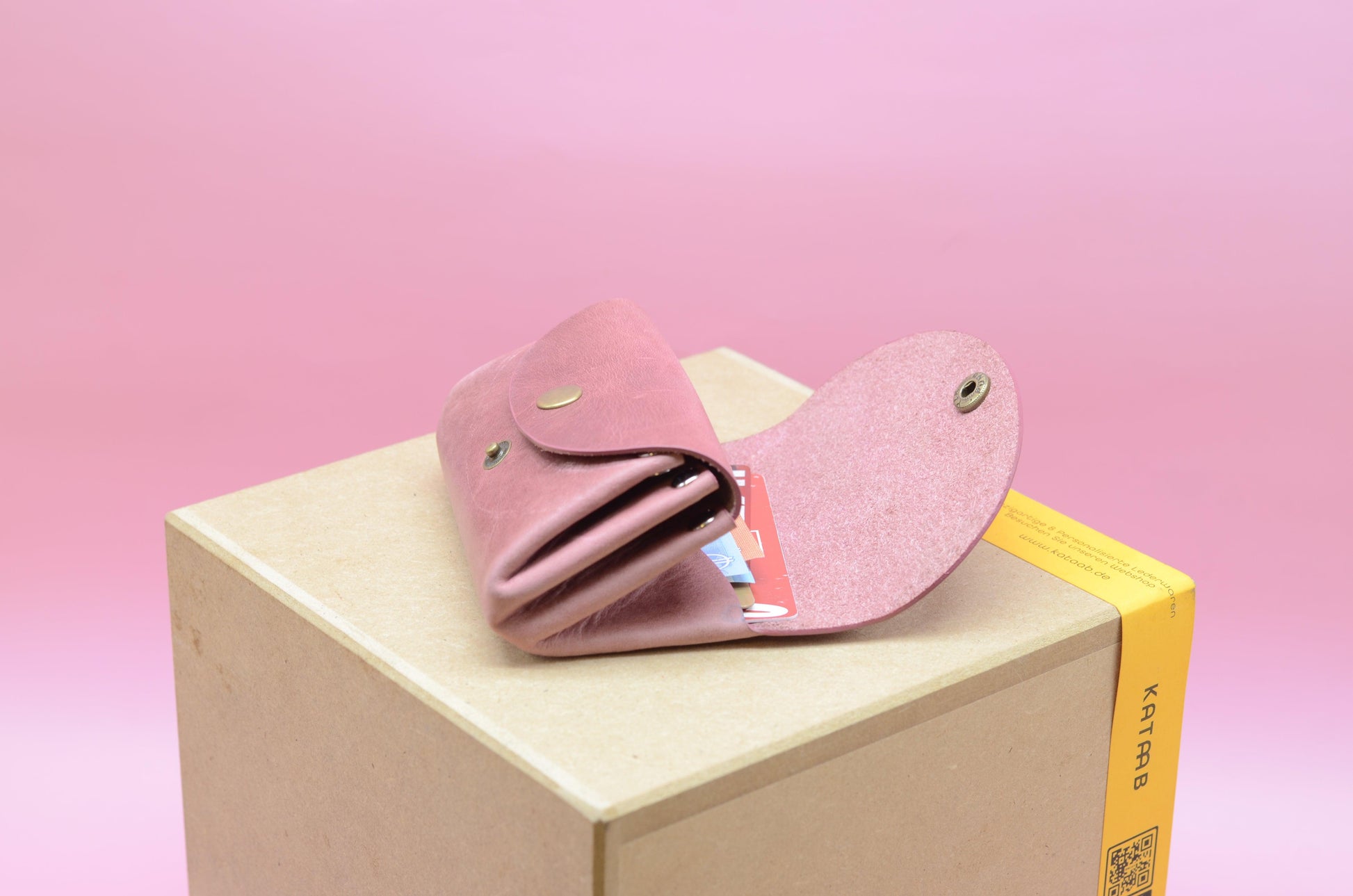 Minimalistisches Portemonnaie für Frauen cir. 11,5x8x3,5cm. Kleine Geldbeutel für Damen. Geschenke für Sie. Schlanke Brieftasche für Damen. Altrosa - KATAAB