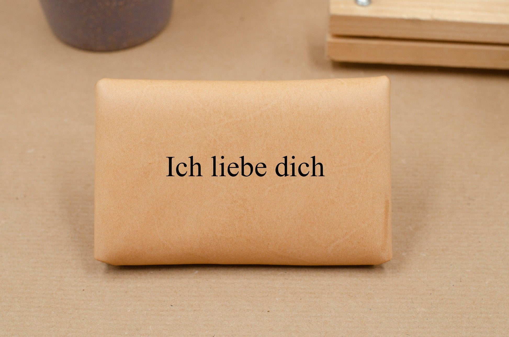 Personalisierte Geldbörse mit Gravur. Monogramme Brieftasche. Minimalistischer Leder Geldbeutel (für Herren / Damen). Geschenk für ihn. - KATAAB