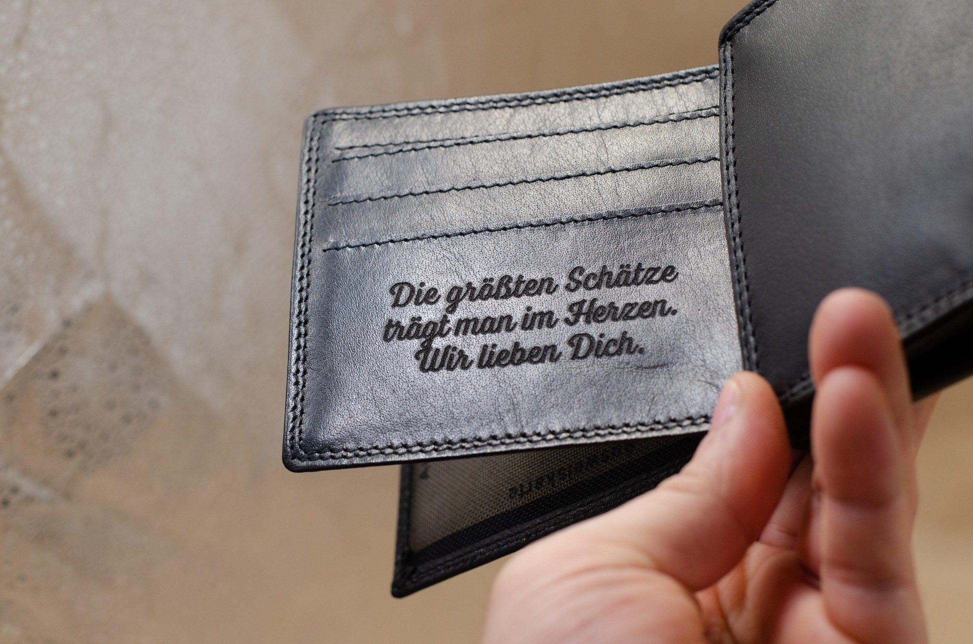 Personalisierte Geldbörse für Männer mit Gravur cir.12x9cm. Brieftasche für Männer. Geschenk zum Vatertag. Geldbeutel für Papa. - KATAAB