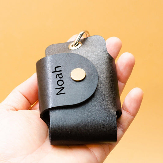 Schlüssel Etui für Auto mit Gravur. Schlüsseltasche für Auto. Schlüsseltasche aus Leder. Schlüssel Etui. Car key case. Geschenke für ihn. - KATAAB