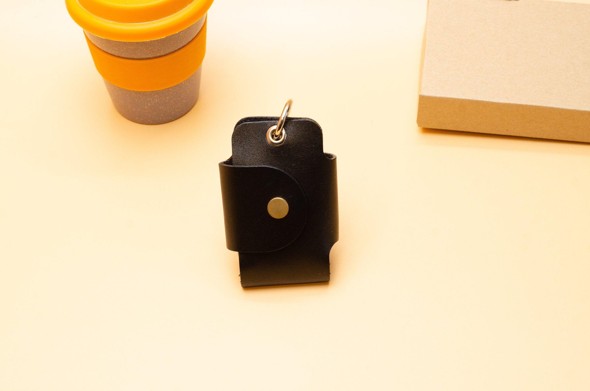 Schlüssel Etui für Auto mit Gravur. Schlüsseltasche für Auto. Schlüsseltasche aus Leder. Schlüssel Etui. Car key case. Geschenke für ihn. - KATAAB