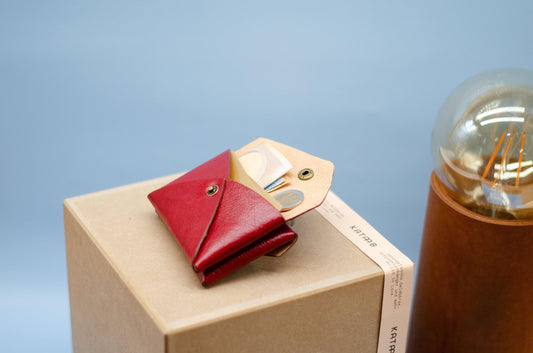 Minimalistische Doubleface Brieftasche (Unisex). Kleines Portemonnaie für Damen mit doppelter Vordertasche. Größe cir. 11x7x3cm. - KATAAB