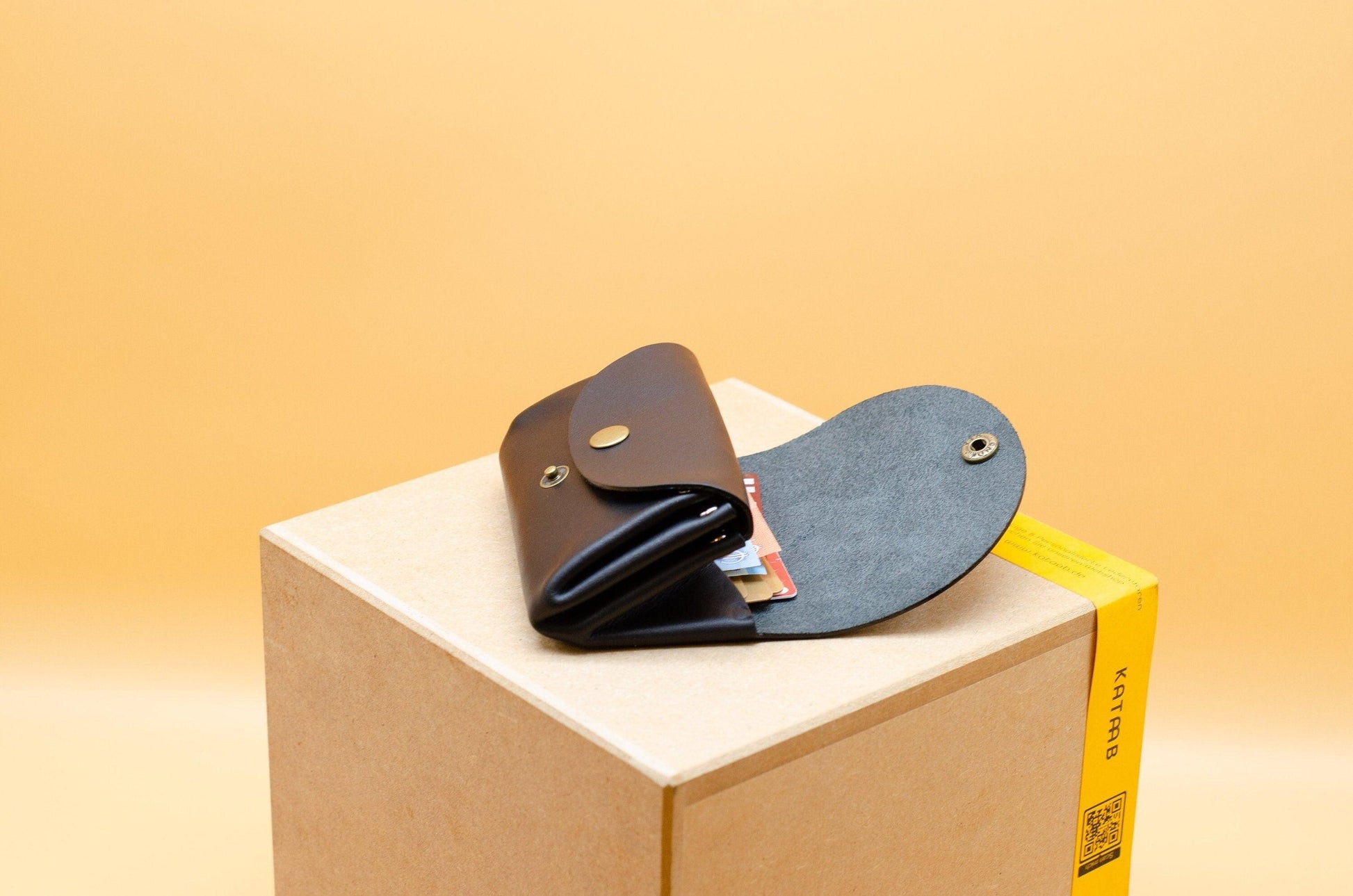 Minimalistisches Portemonnaie für Frauen. Geschenke für Frauen. Kleine Geldbeutel für Damen. Portemonnaie für Damen.Größe cir. 11,5x8x3,5cm. - KATAAB