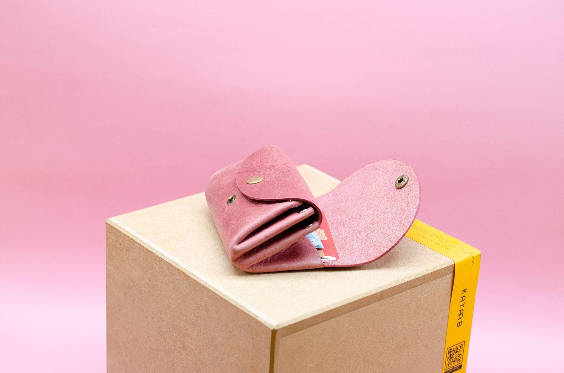 Minimalistisches Portemonnaie für Frauen cir. 11,5x8x3,5cm. Kleine Geldbeutel für Damen. Geschenke für Sie. Schlanke Brieftasche für Damen. Altrosa - KATAAB