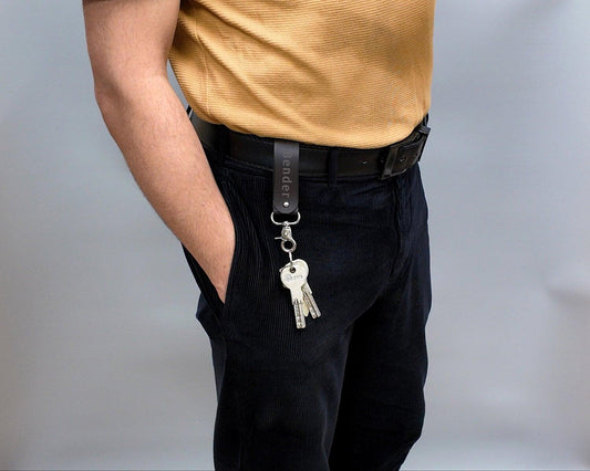 Personalisierter Gürtelschlaufe Schlüsselanhänger mit Gravur. Geburtstagsgeschenk für Papa. Geschenk für ihn. Schlüsselbund aus echtem Leder - KATAAB